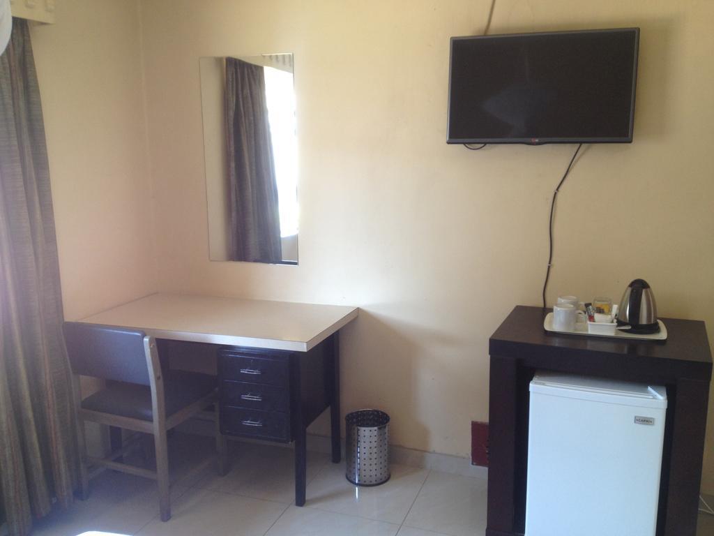 Kadoma Hotel & Conference Centre Esterno foto