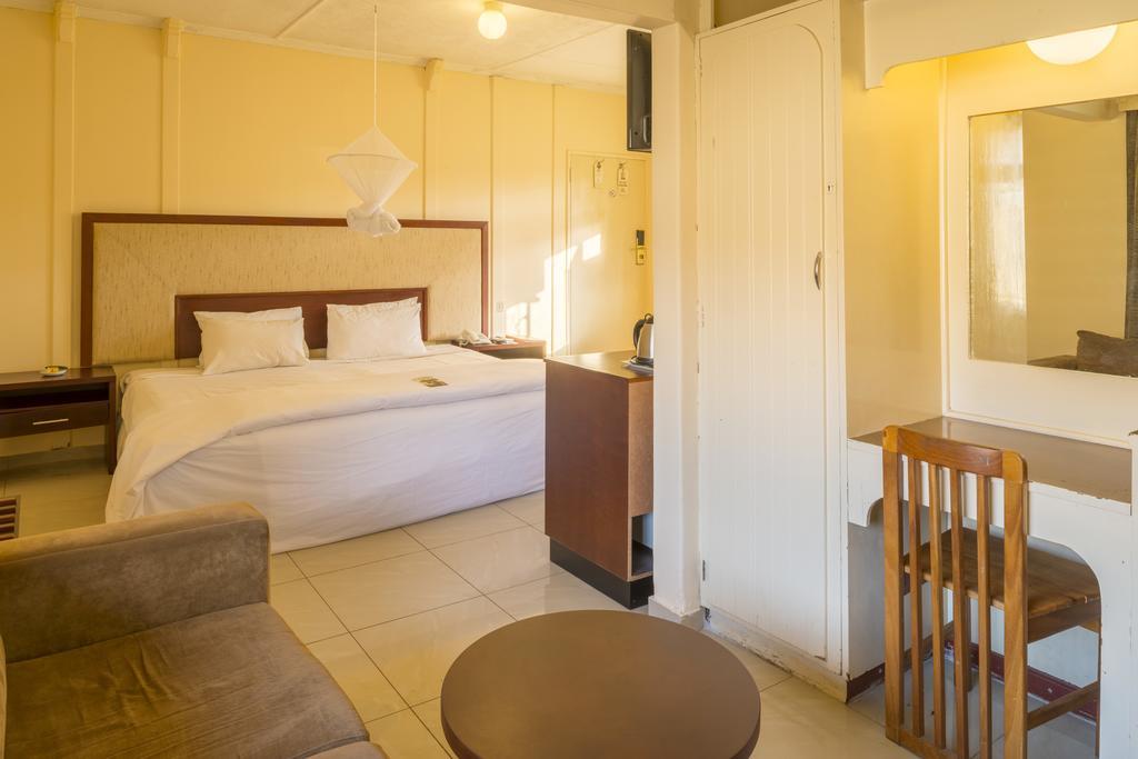 Kadoma Hotel & Conference Centre Esterno foto