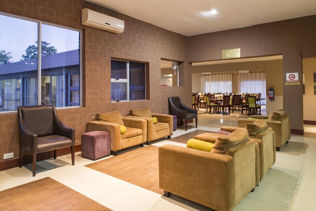 Kadoma Hotel & Conference Centre Esterno foto