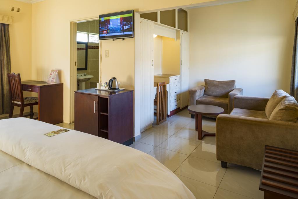 Kadoma Hotel & Conference Centre Esterno foto