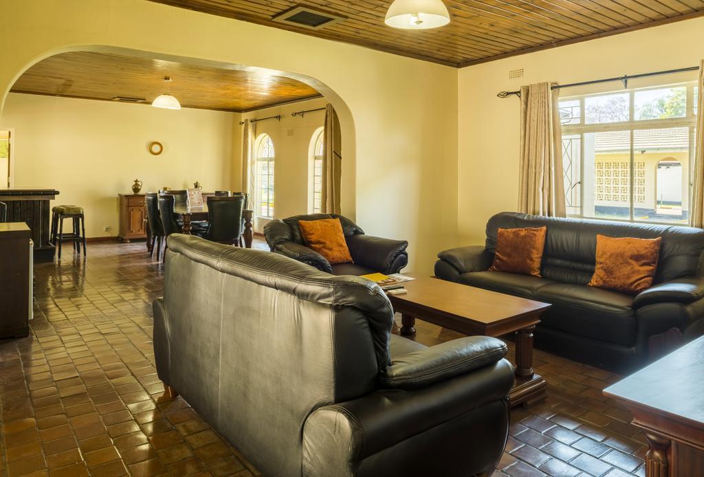 Kadoma Hotel & Conference Centre Esterno foto